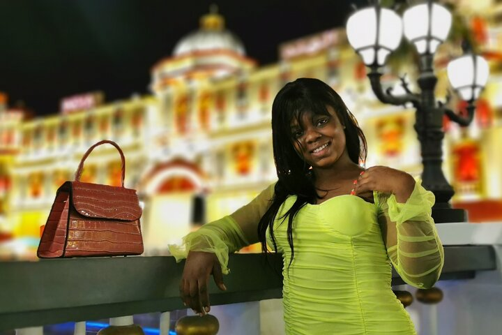 Capture unforgettable moments in Dubai from iconic landmarks to charming markets creating memories that blend tradition and modernity perfect for your travel tales.